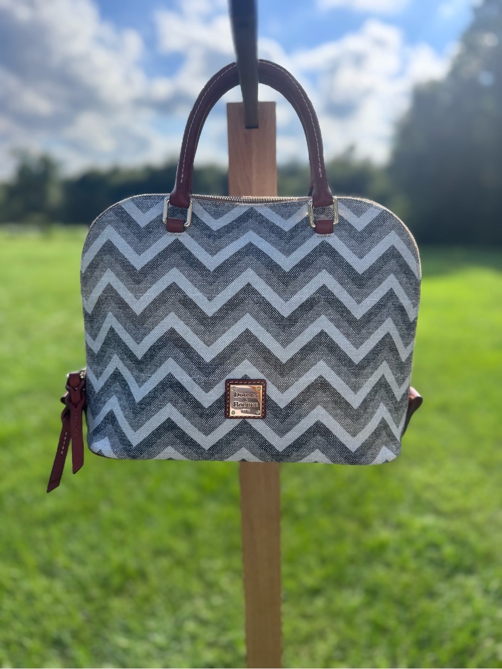 Ladies Dooney & Bourke Gray Chevron Zip Satchel Purse - Picture 2 of 10